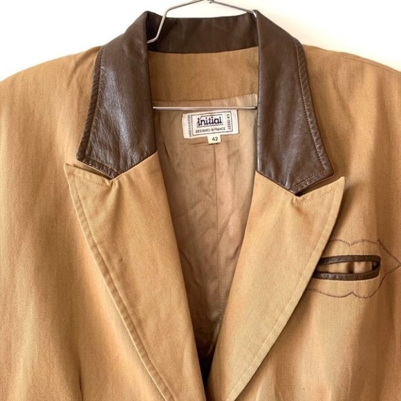 VINTAGE OVERSIZED TAN BLAZER MADE IN HONG KONG WOMEN SIZE LARGE - Picture 4 of 10